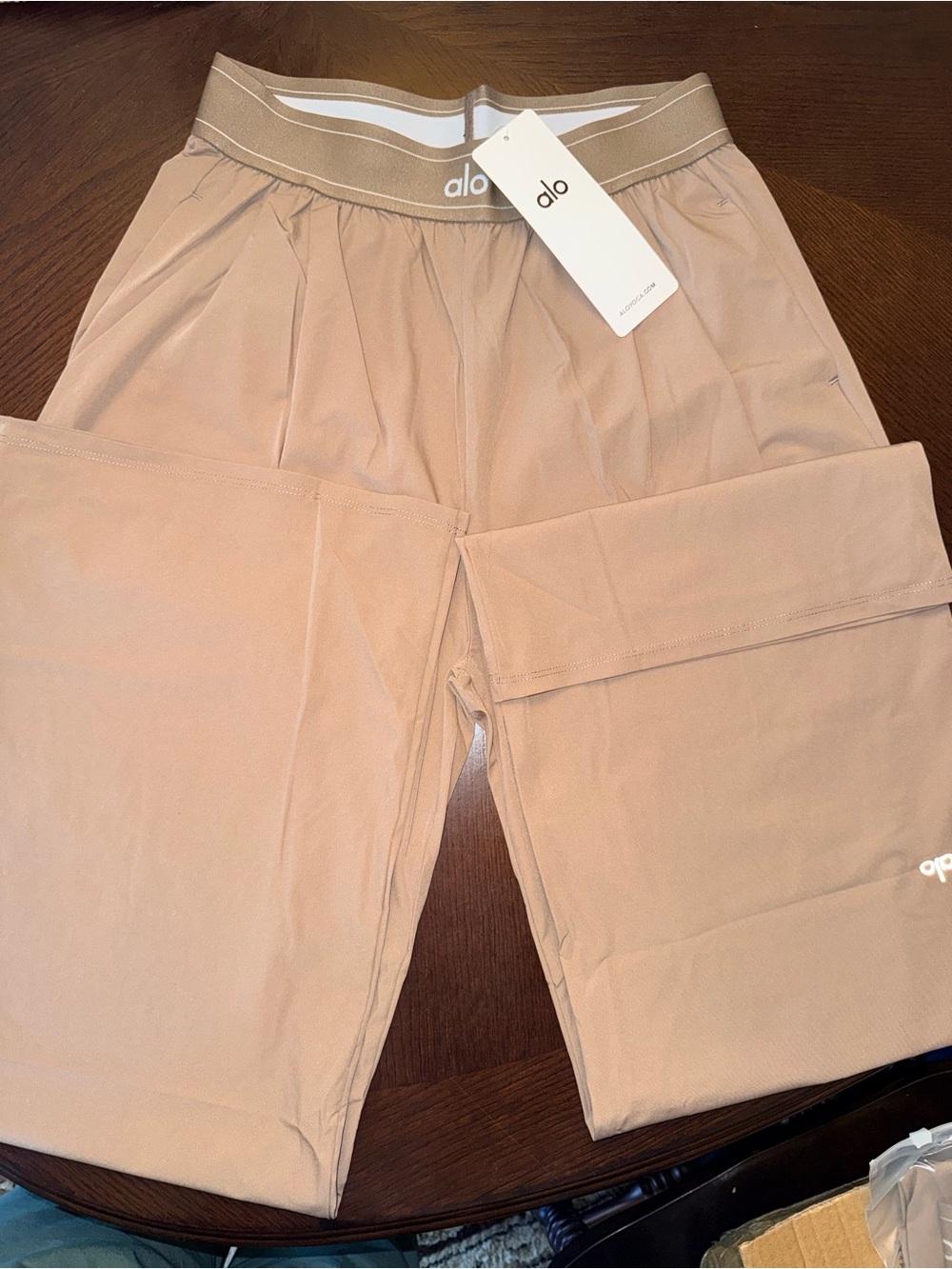 ALO Yoga Womens Nude/Tan